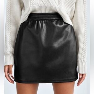 Aritzia Babaton black faux leather skirt with pockets